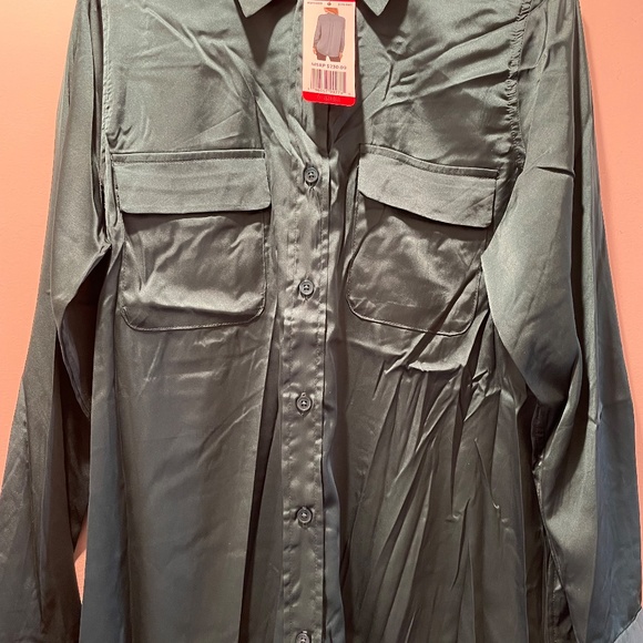 EQUIPMENT BRAND - WOMEN SIGNATURE CLASSIC TOP -   CLASSIC BLACK COLOR - Picture 6 of 15